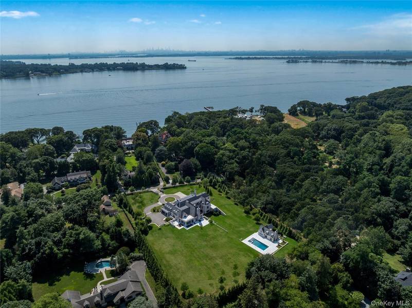 9 Hicks LN, Sands Point, NY 11050