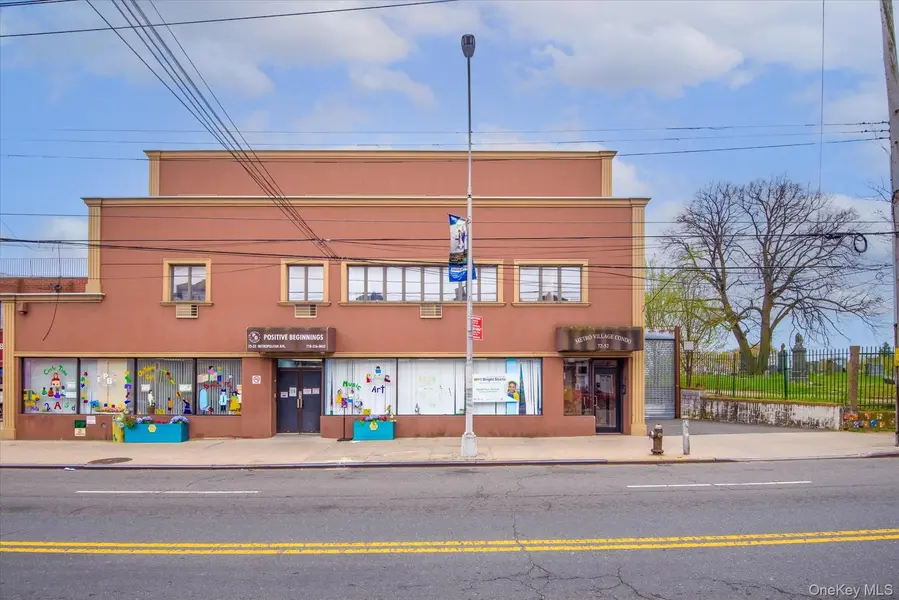 7252 Metropolitan AVE #3C, Middle Village, NY 11379