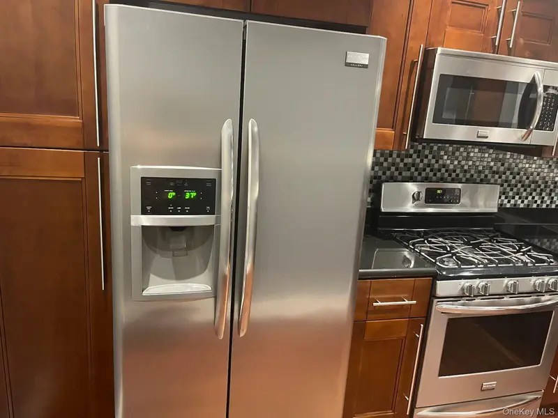 1270 Whiteplains RD #2, Bronx, NY 10472