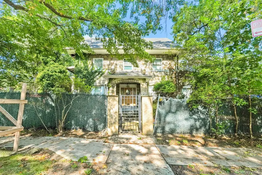 81-26 Austin ST, Kew Gardens, NY 11415