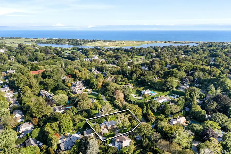 44 Buell LN, East Hampton, NY 11937