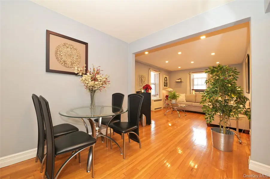 139-09 84th DR #306, Briarwood, NY 11435