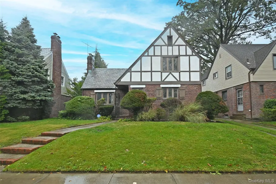 112-13 178th ST, Addisleigh Park, NY 11433