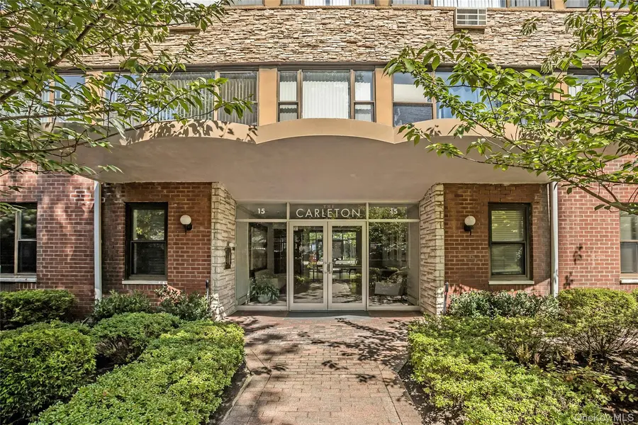15 Hill Park AVE #1C, Great Neck, NY 11021