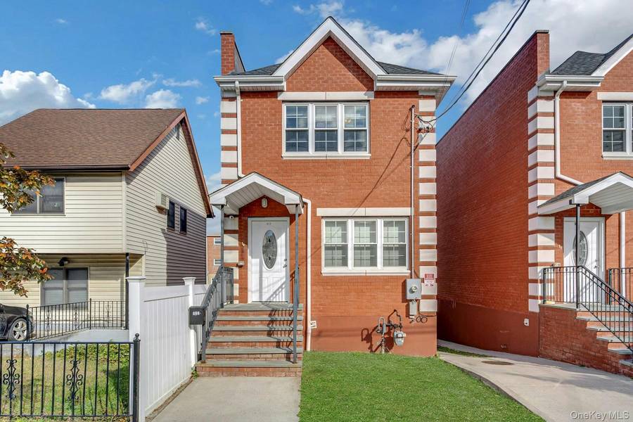 822 Hollywood AVE, Bronx, NY 10465