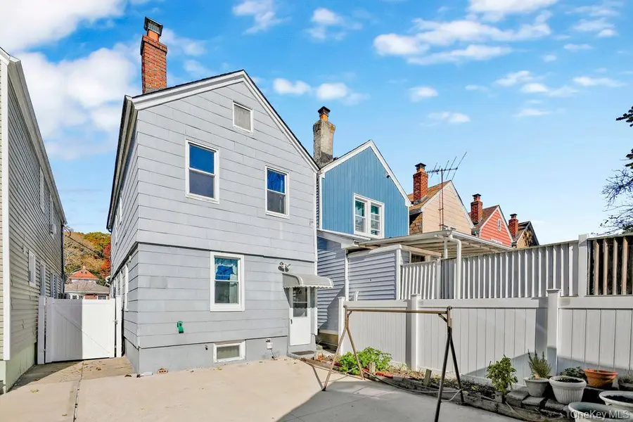 10222 85th AVE, Richmond Hill North, NY 11418