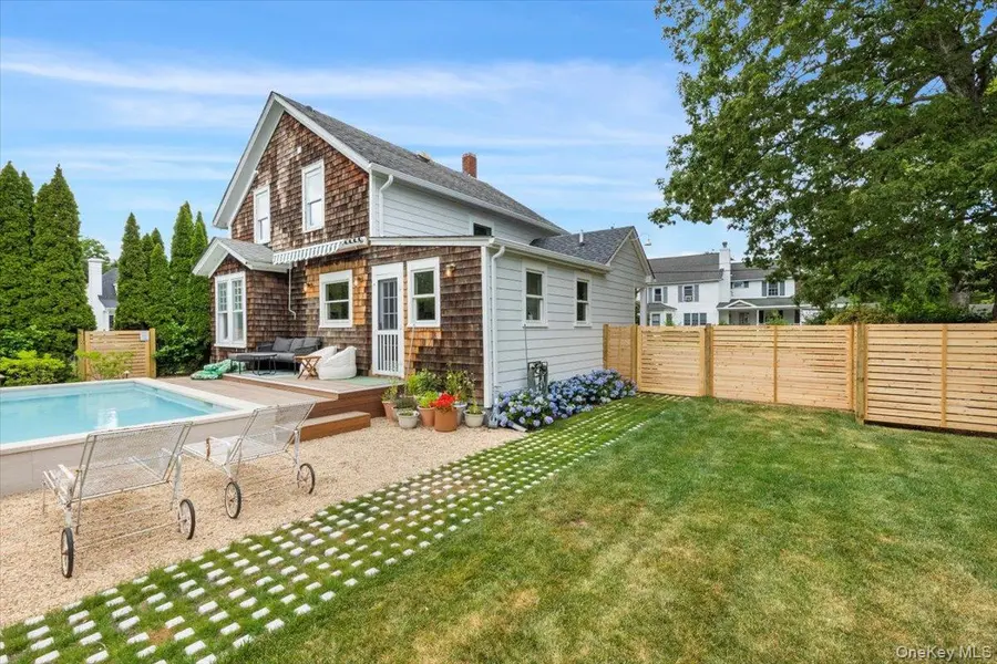 19 New Jersey AVE, Bellport Village, NY 11713