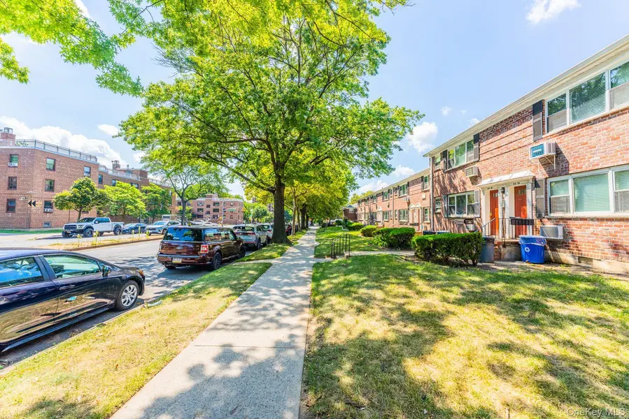 69-28 kissena BLVD #130B, Kew Garden Hills, NY 11367