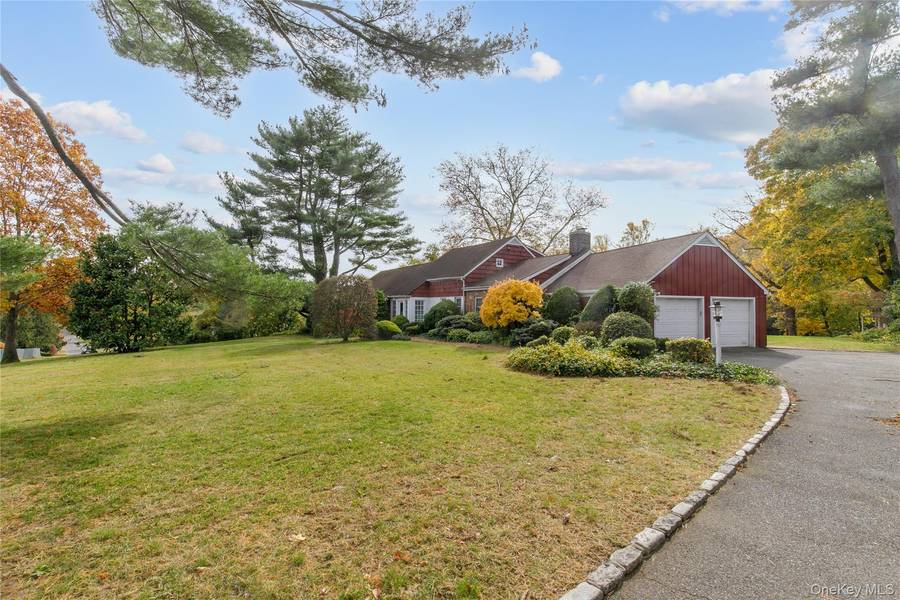18 LIGHTHOUSE RD, Great Neck, NY 11024