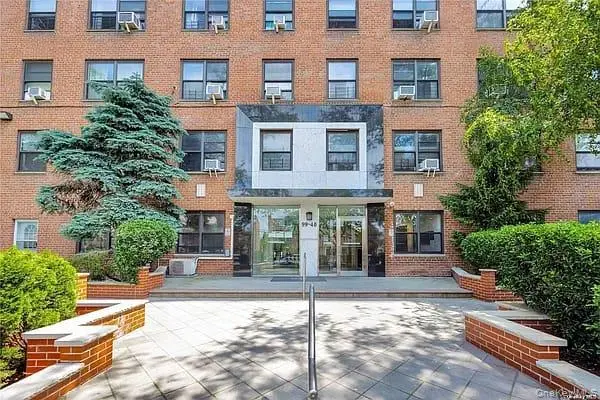 99-40 63rd RD #1O, Rego Park, NY 11374