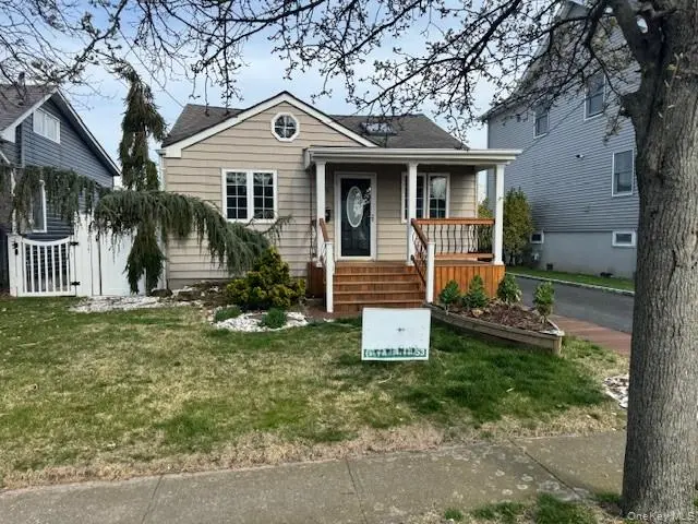 75 S Bay DR, Babylon, NY 11702