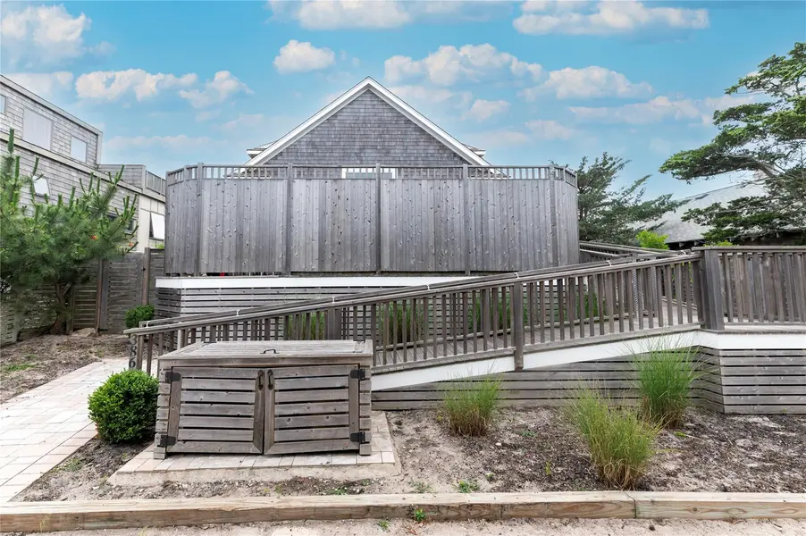 386 Dehnhoff, Ocean Beach, NY 11770