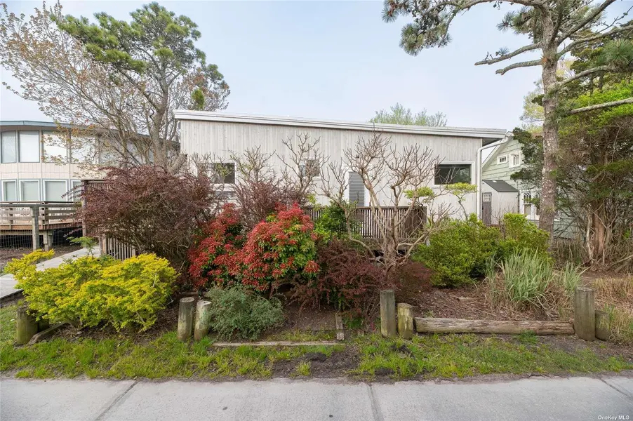 581 Bayberry WALK, Ocean Beach, NY 11770