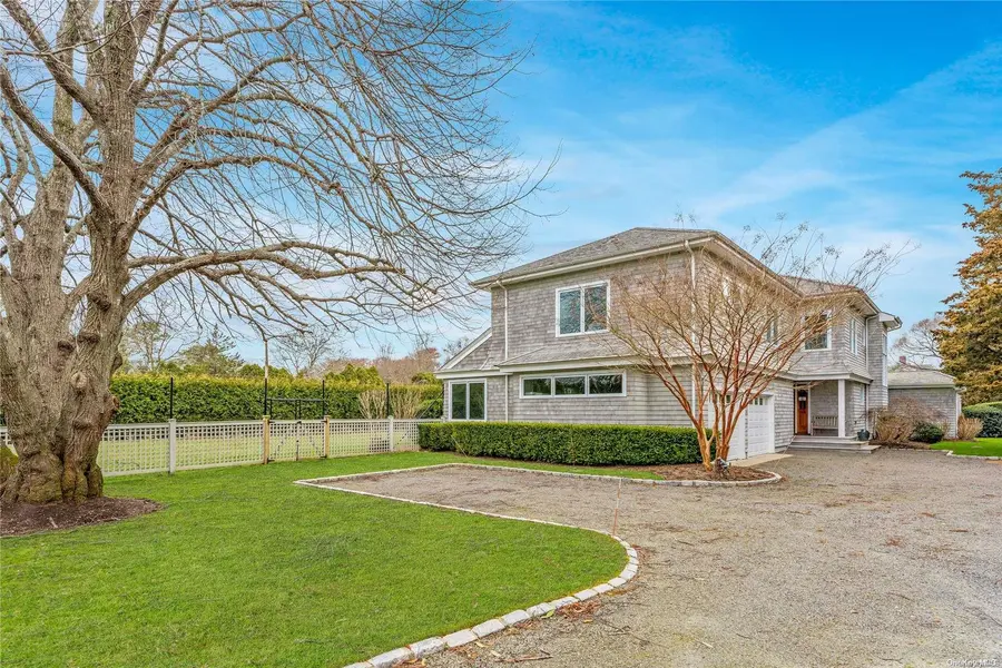 13 Quogo Neck LN, Quogue, NY 11959