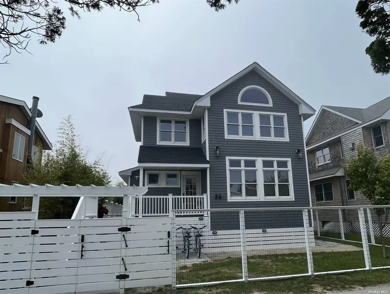 24 Bungalow WALK, Ocean Beach, NY 11770