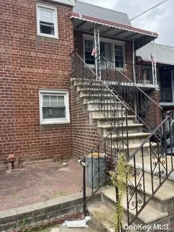 52-14 69th ST, Maspeth, NY 11378