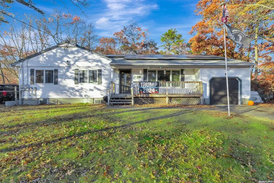 25 Sweetbriar DR, Mastic, NY 11950