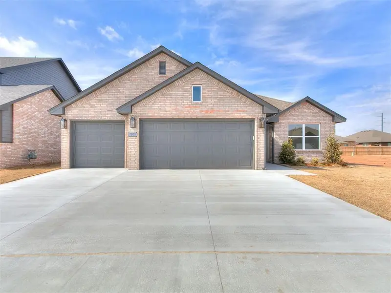 7705 Three Woods LN, Yukon, OK 73099
