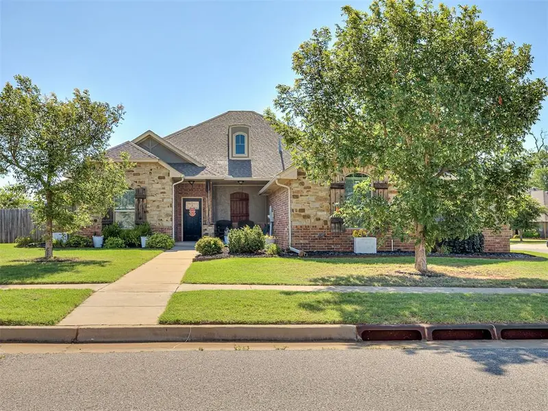 4612 Kentucky Ridge DR, Mustang, OK 73064