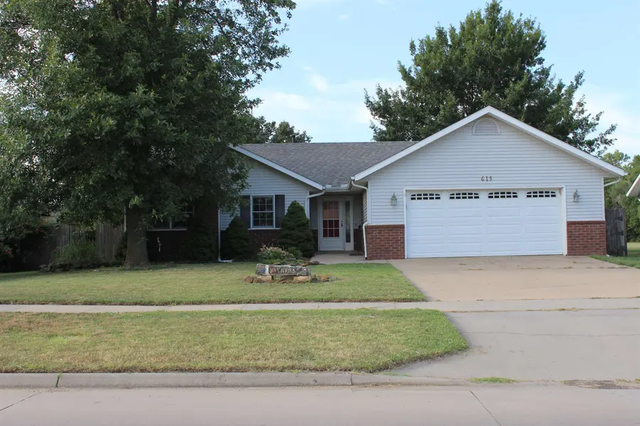 615 W Ave A, Mcpherson, KS 67460