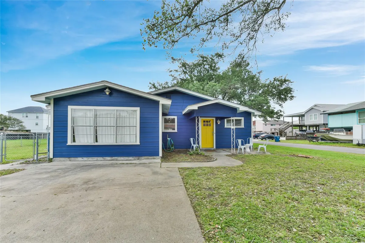 214 3rd ST, Rockport, TX 78382