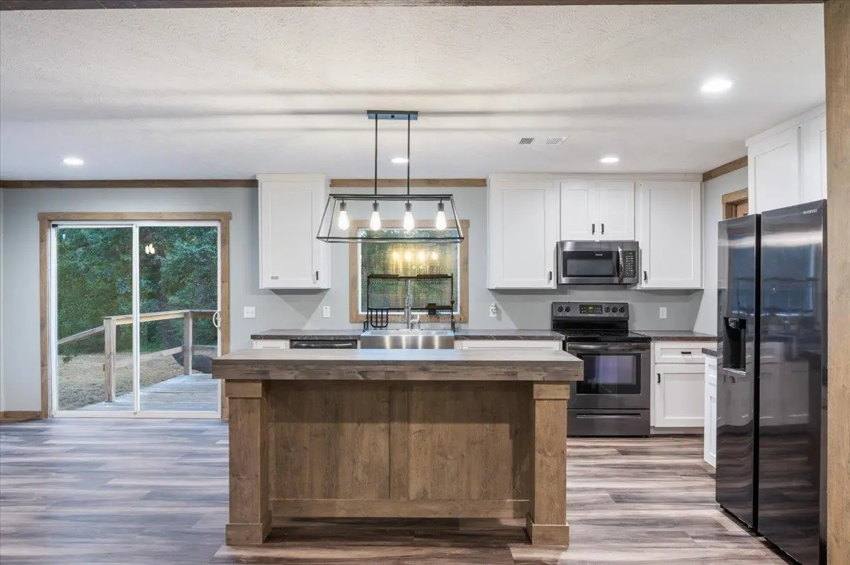 224 Demerson LN, La Grange, TX 78945