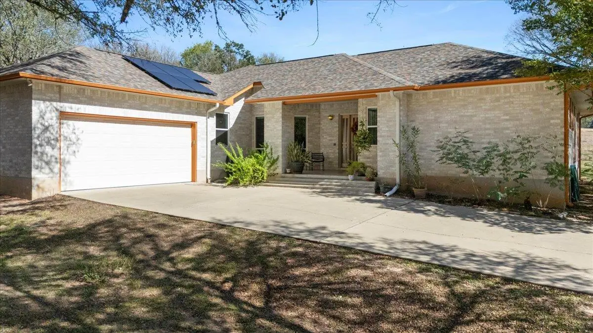 204 Kahana LN, Bastrop, TX 78602