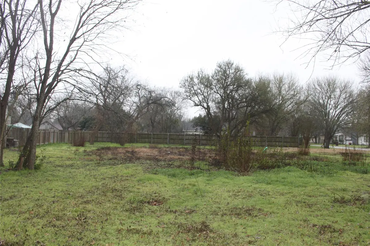 422 Hackberry ST, Lockhart, TX 78644