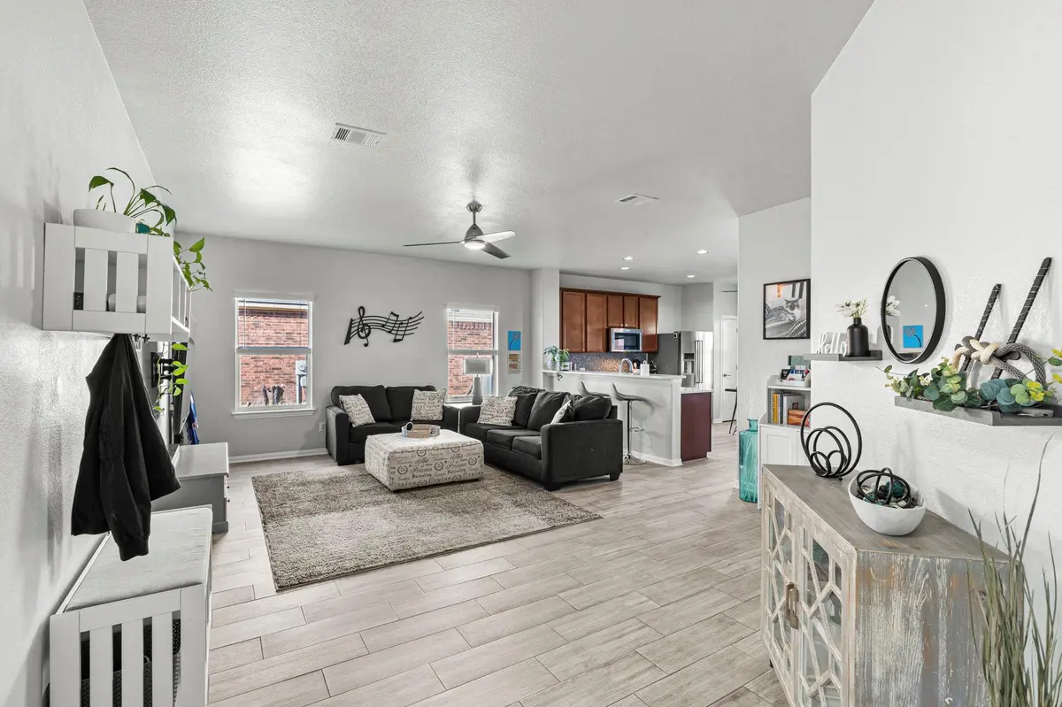238 Wells BND, Hutto, TX 78634