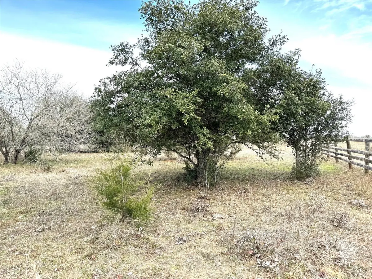 000B Buck Branch RD, Waelder, TX 78959