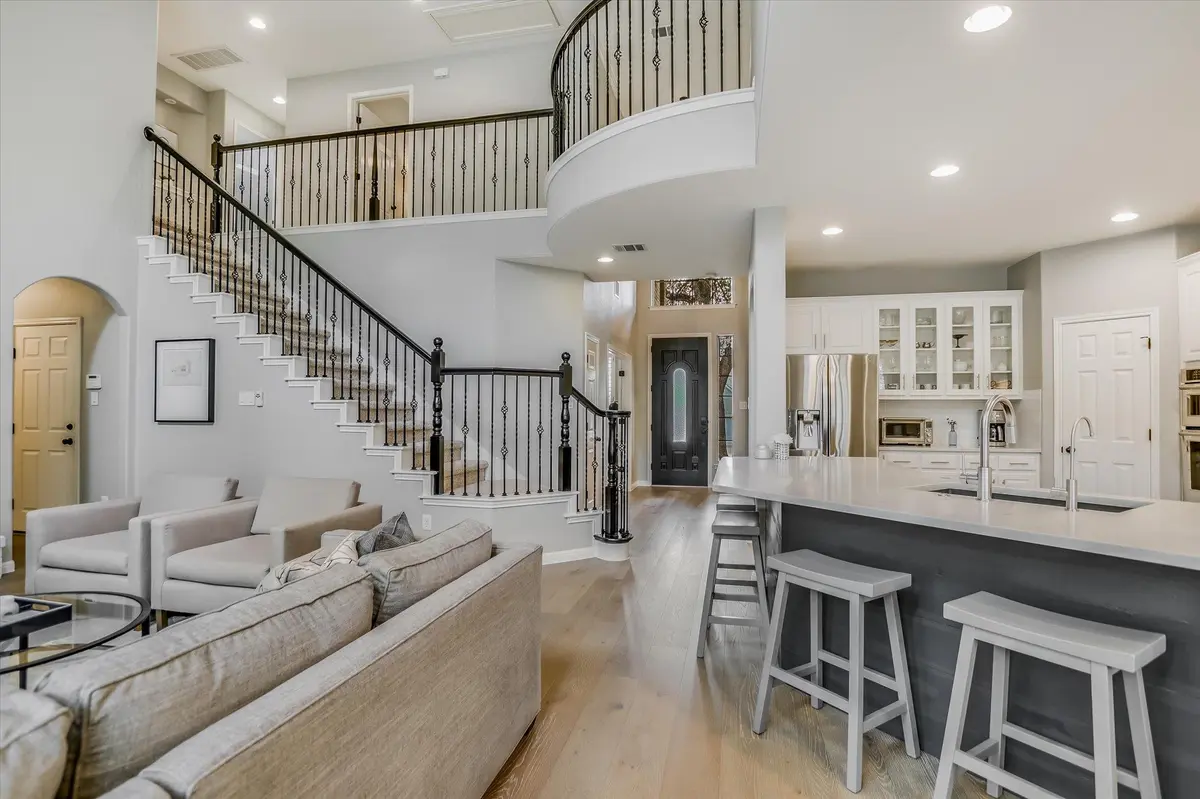 5724 Medicine Creek DR, Austin, TX 78735