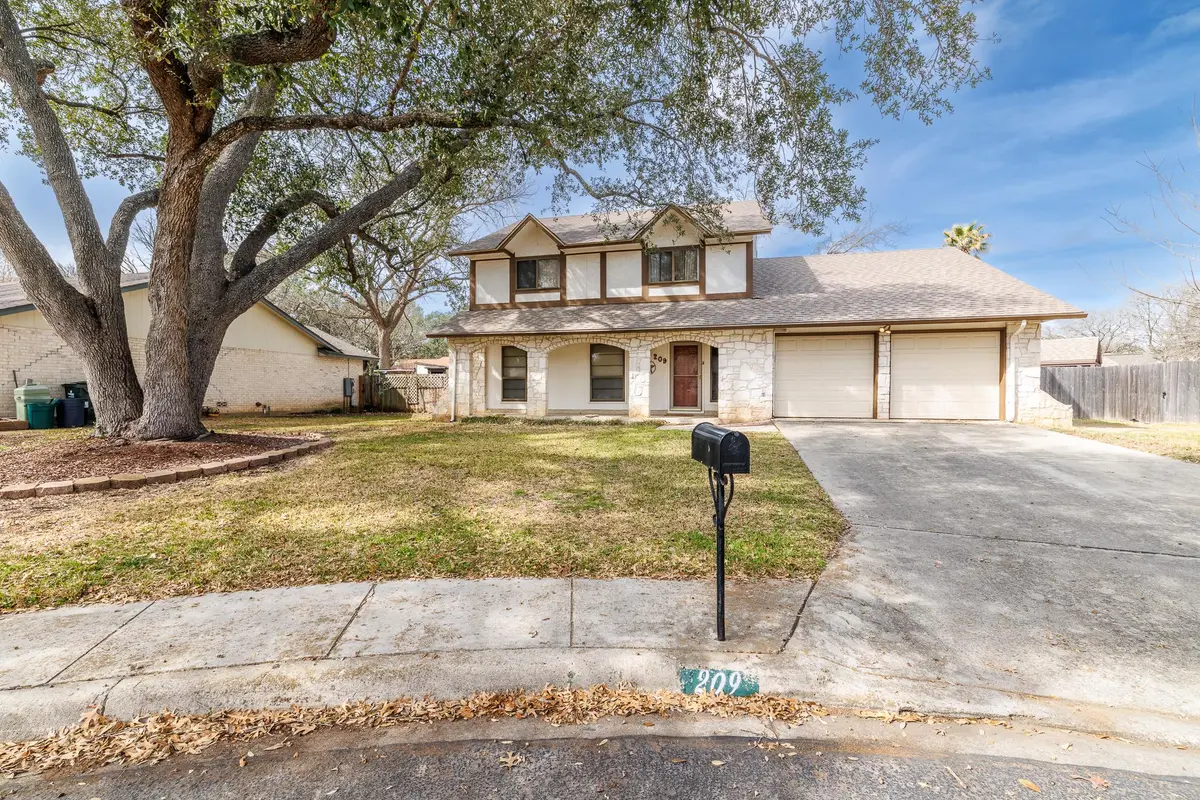 209 Coventry LN, Seguin, TX 78155