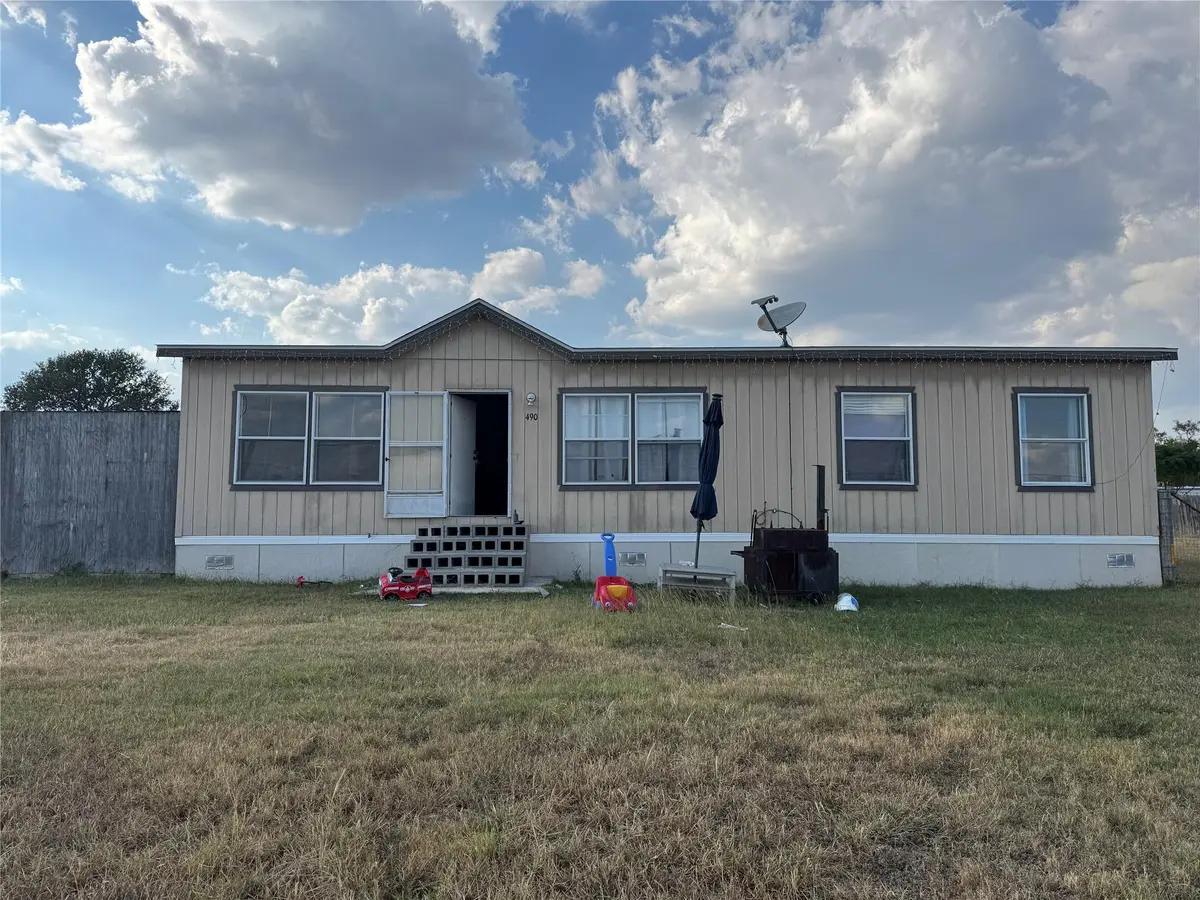 490 Rosewood DR, Dale, TX 78616