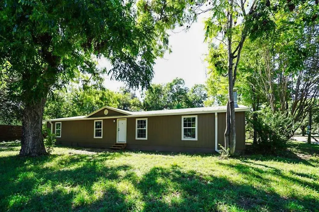 1106 N Central Ave, Cameron, TX 76520