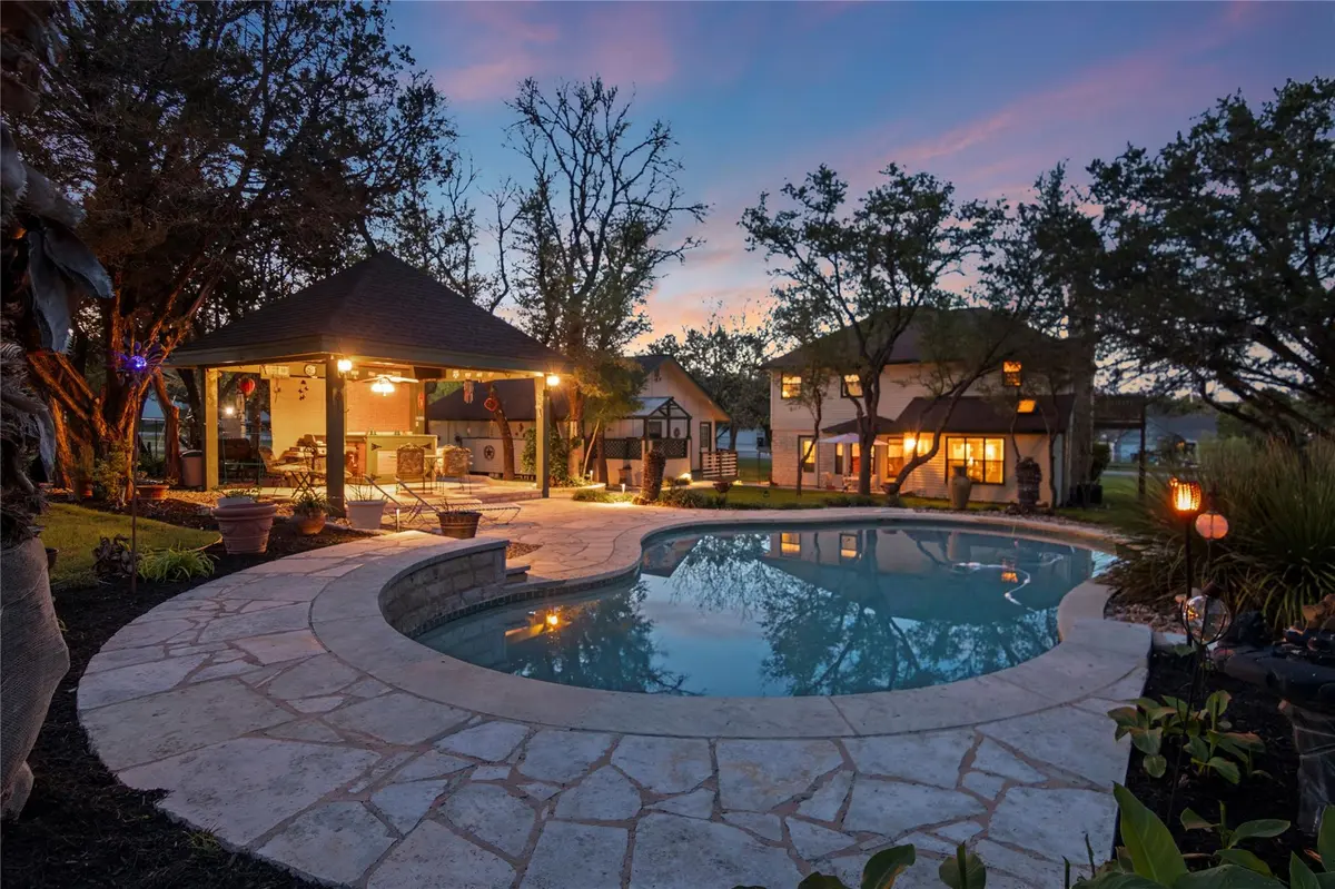 401 Alva DR, Spicewood, TX 78669