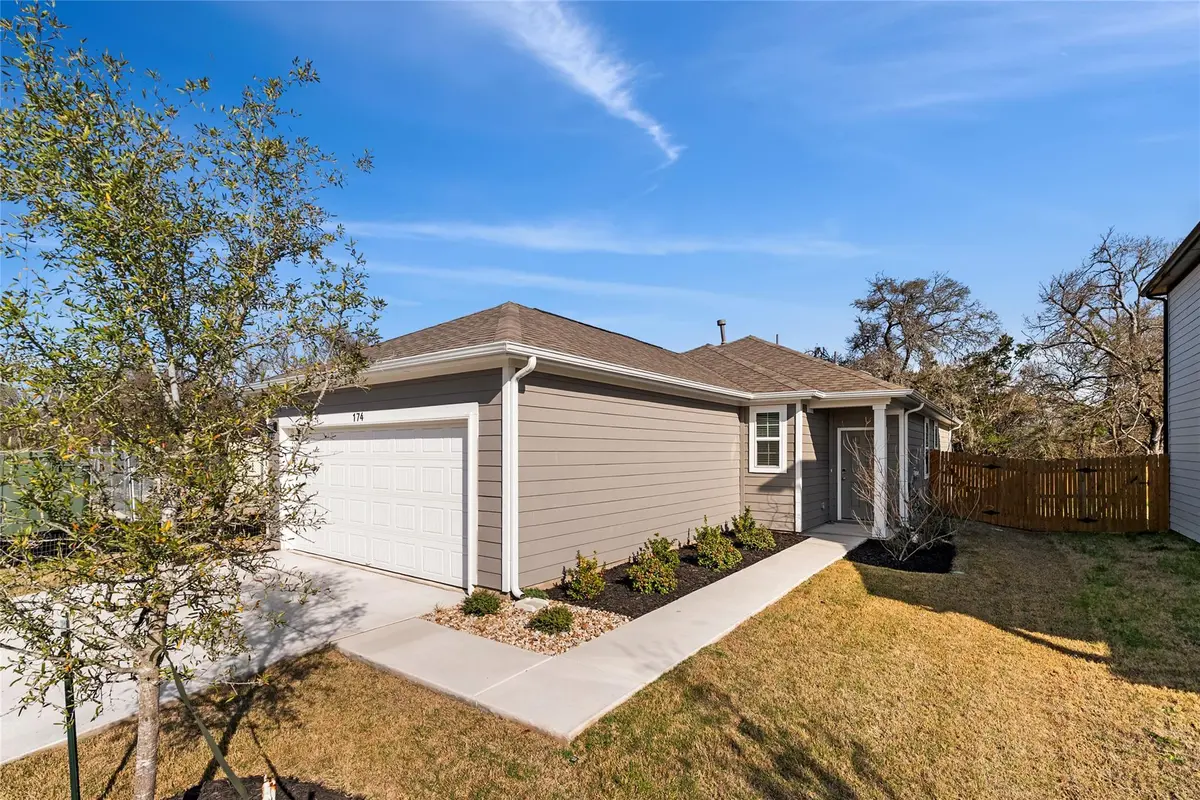 174 Bendecido LOOP, Elgin, TX 78621
