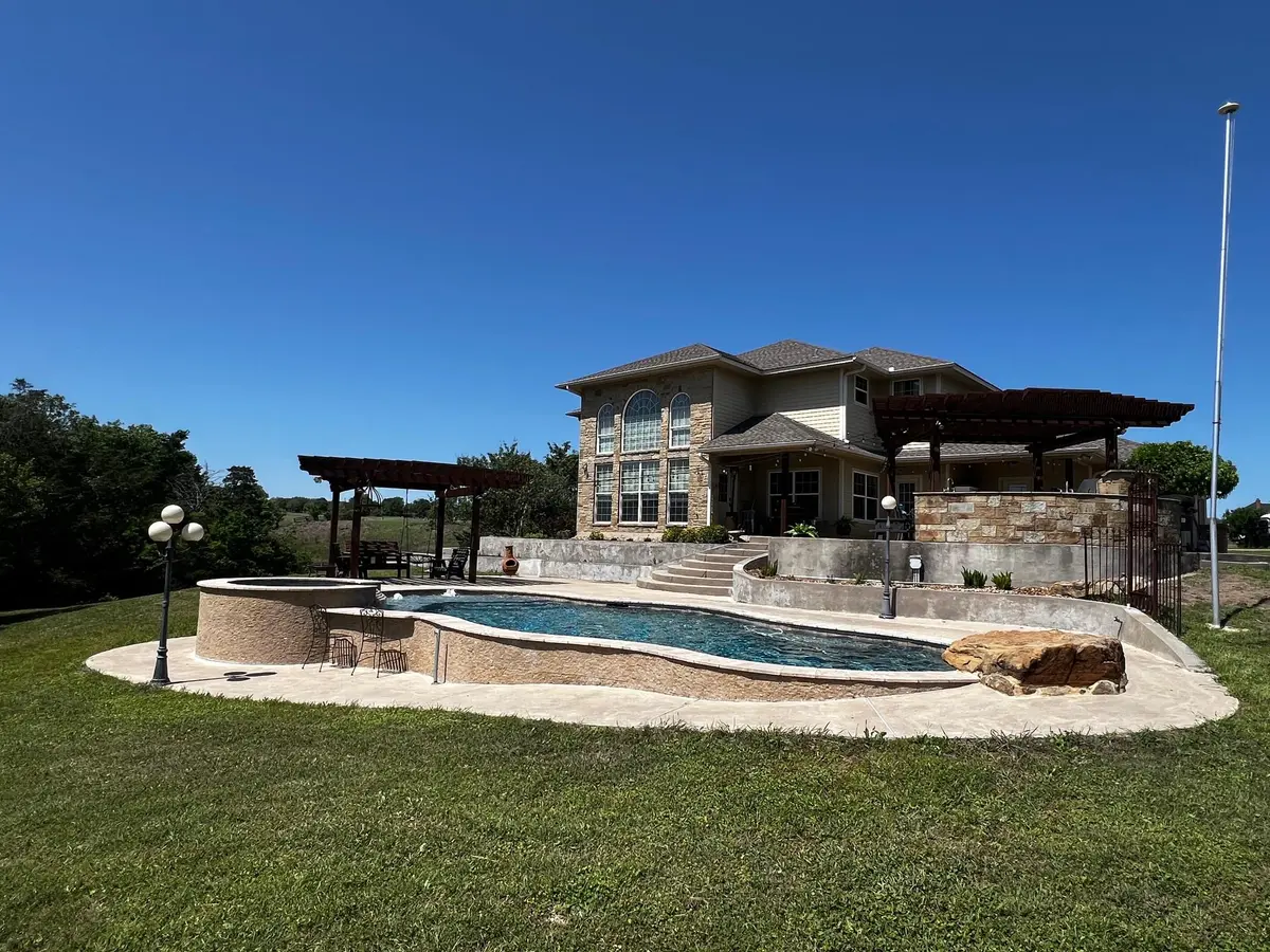 270 Timberlake DR, La Grange, TX 78945