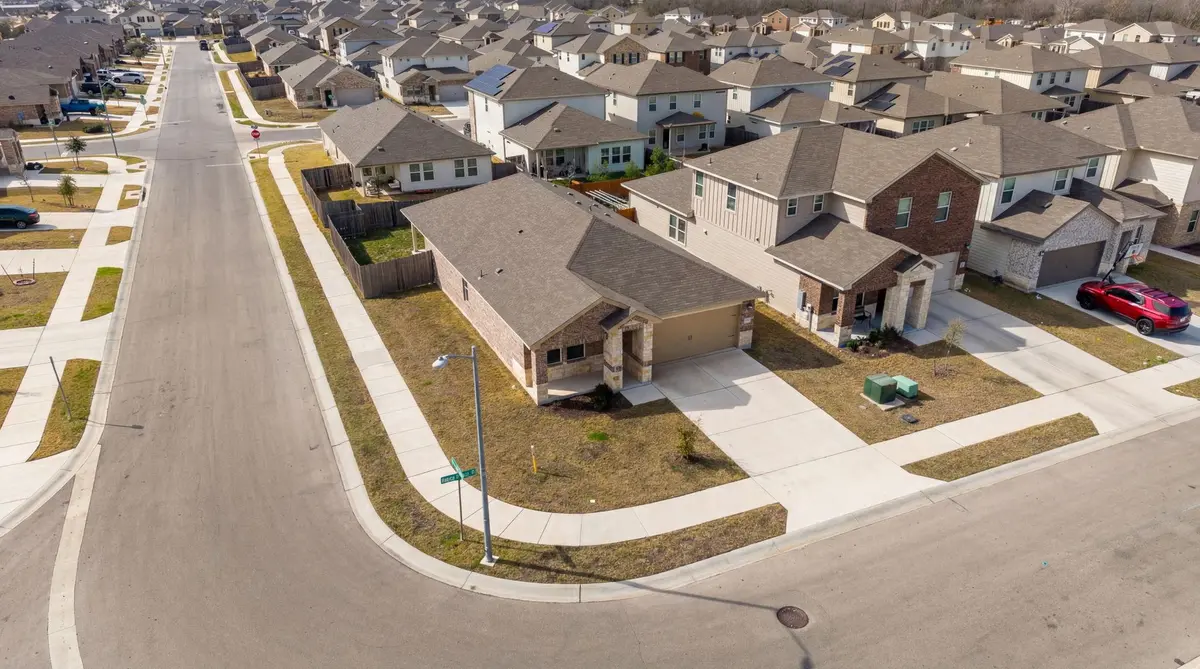 1003 Round Bale RD, Hutto, TX 78634
