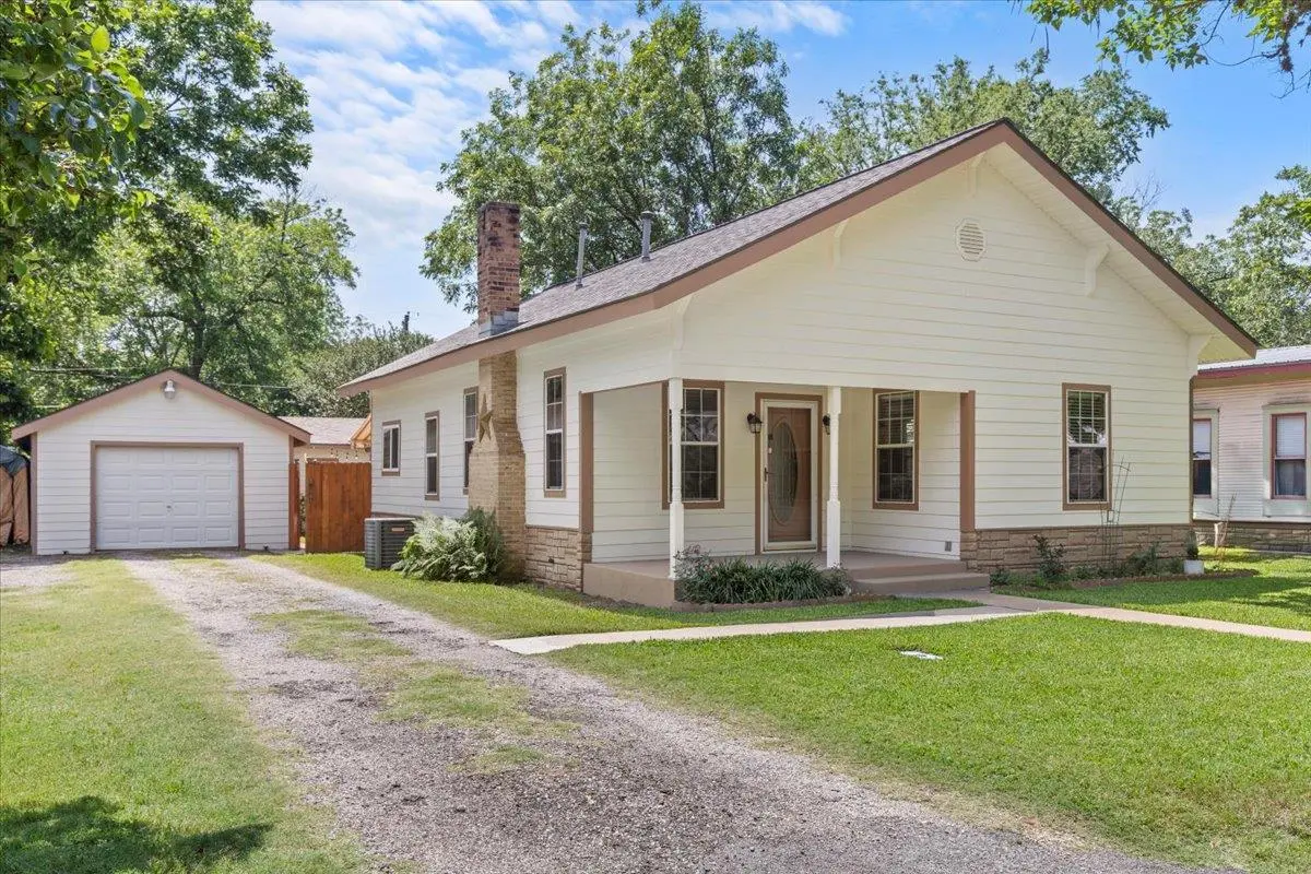 406 Garwood ST, Smithville, TX 78957