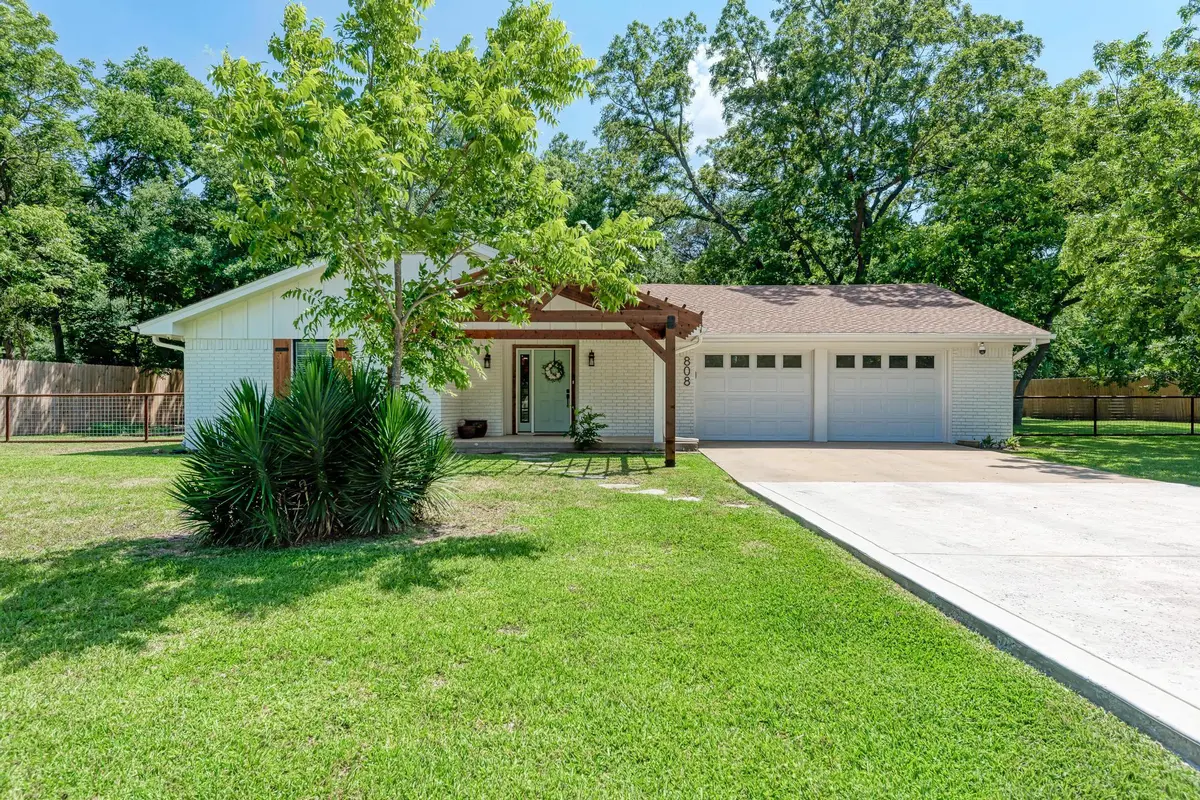 808 S Gabriel DR, Leander, TX 78641