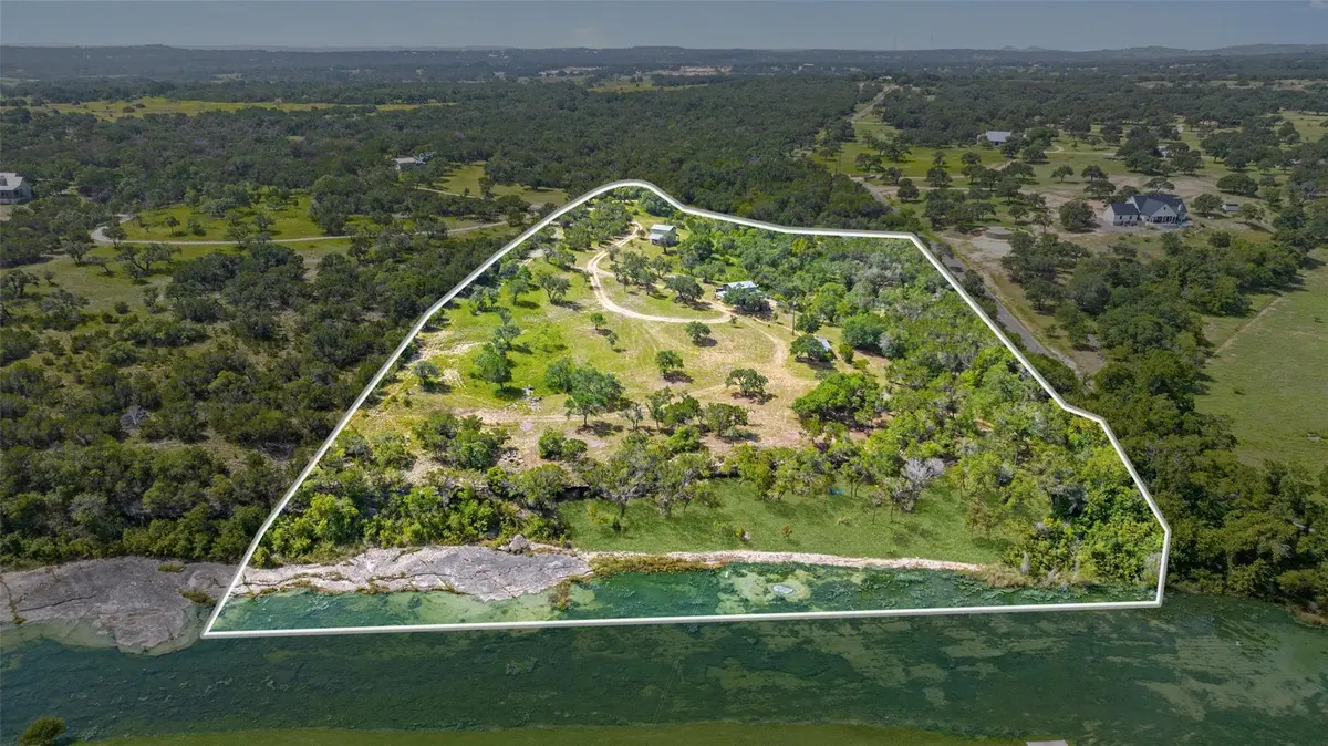 956 Lost Acres LOOP, Blanco, TX 78606