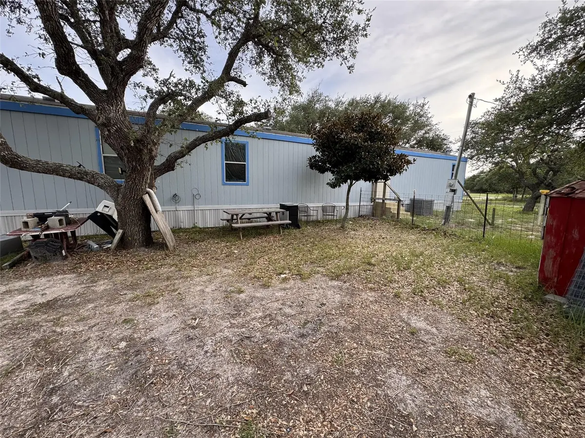 1001 Merinel LN, Rockport, TX 78382