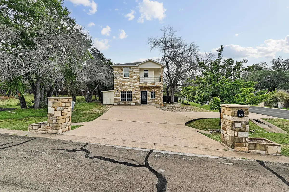 305 AUGUSTA CV, Point Venture, TX 78645