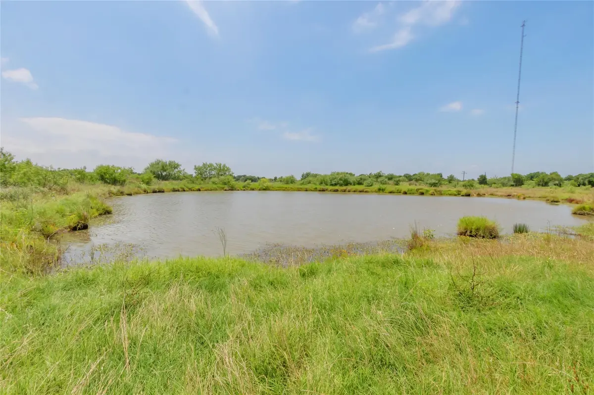 9858 N Fm 1644 RD, Calvert, TX 77837