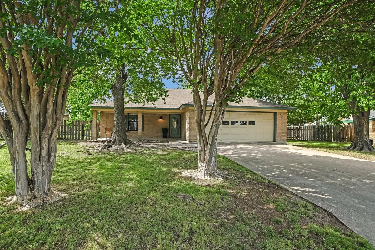 111 Creekside DR, Hutto, TX 78634