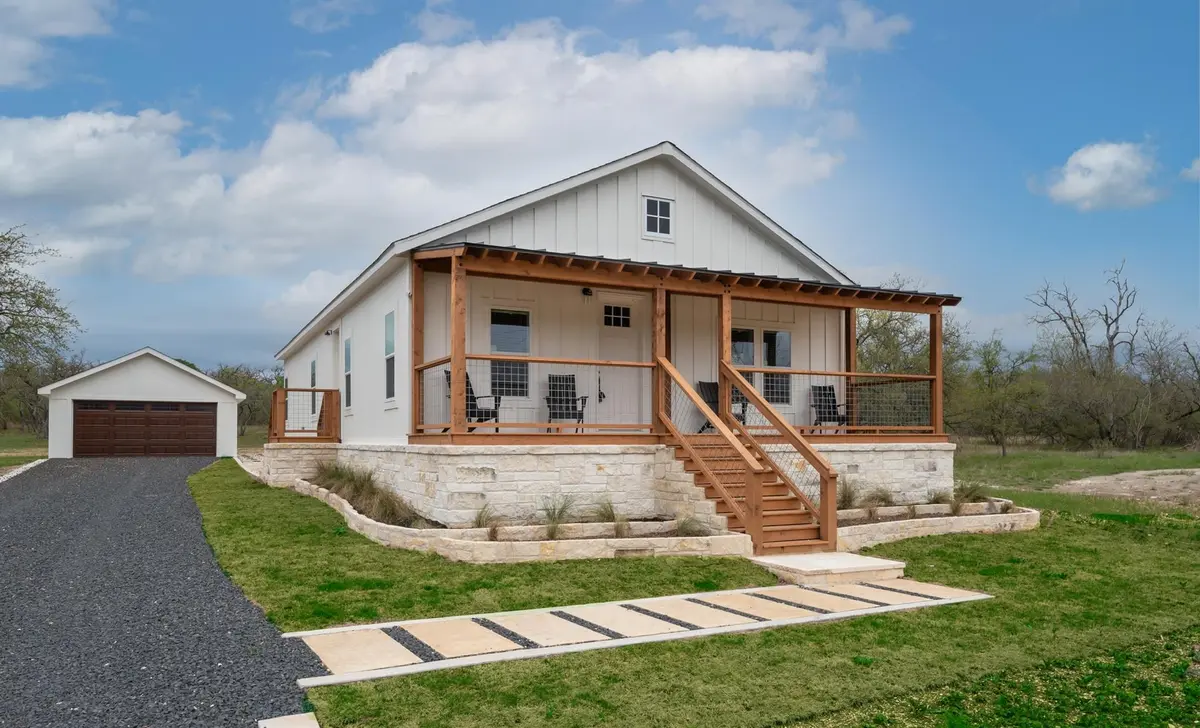 142 N Steel Creek Crest HWY, Center Point, TX 78010