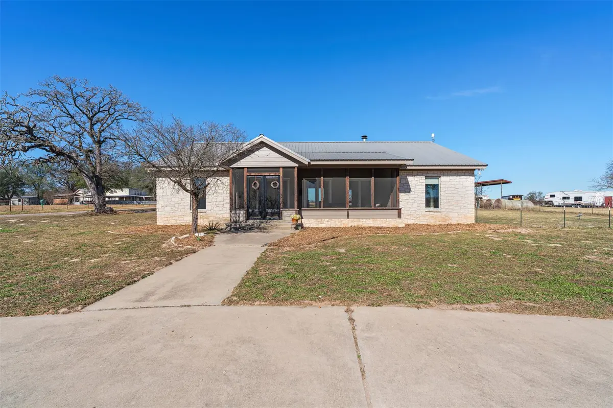 1158 W County Road 415, Lexington, TX 78947