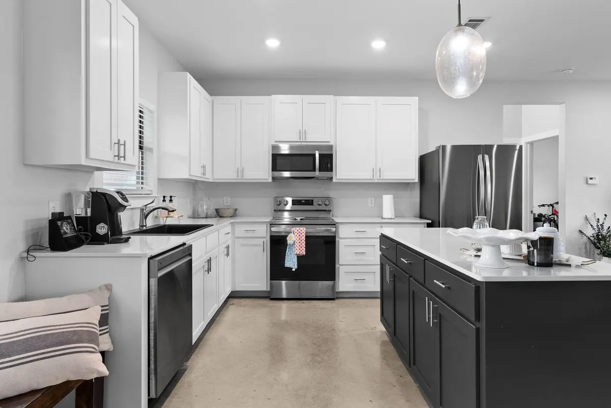107 S Lexington ST, Holland, TX 76534