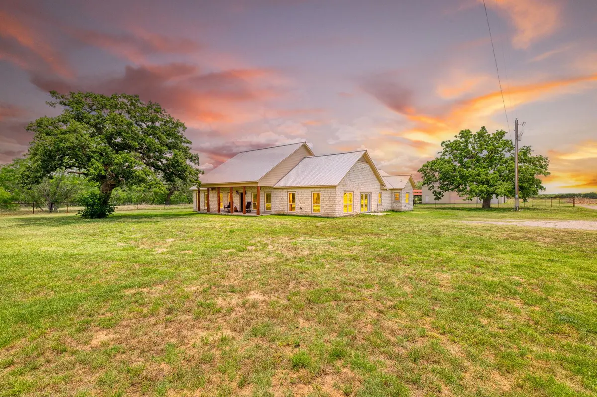 12011 Fm 1150 RD, Luling, TX 78648