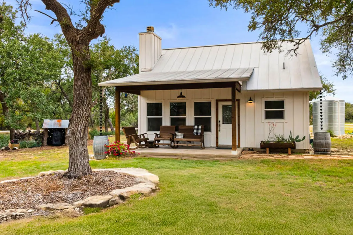 820 Glen Crest DR, Blanco, TX 78606